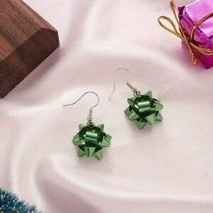 Festive Green Christmas Gift Bow Earrings NWOT